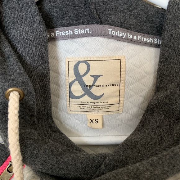 Quilted Ampersand Avenue Doublehood - Picture 7 of 7